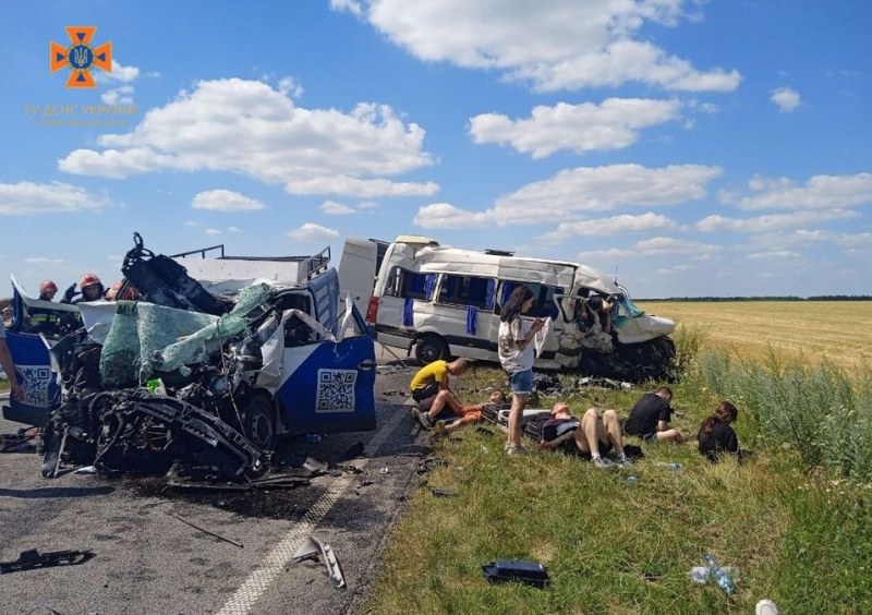 Dos microbuses colisionan cerca de Kropyvnytskyi: hay muertos y muchos heridos