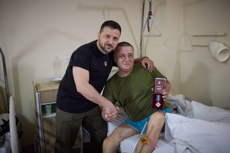 Zelensky llegó a Frankivsk: realizó un Congreso con locales autoridades y visitó a los combatientes heridos