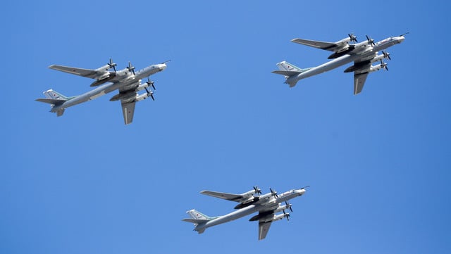 Puede transportar hasta seis misiles: lo que se sabe sobre el bombardero ruso Tu-95