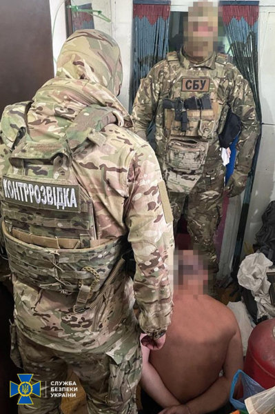 Establecí un puesto de observación para las Fuerzas Armadas de Ucrania en mi propia dacha. En Zaporozhye, la SBU detuvo a un profesor de informática que trabajaba para el punto de observación de la Federación Rusa para las Fuerzas Armadas de Ucrania en su propia dacha. En Zaporozhye, la SBU detuvo a un profesor de informática que trabajaba para la Federación Rusa