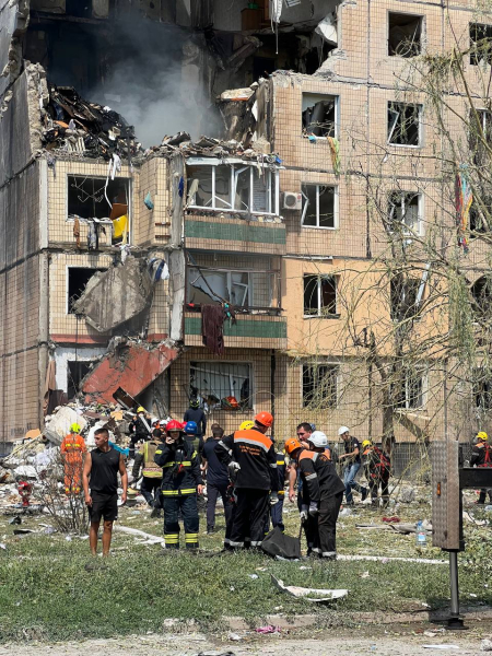 Una niña de 10 años fue encontrada muerta bajo los escombros en Kryvyi Rih, un edificio parcialmente derrumbado