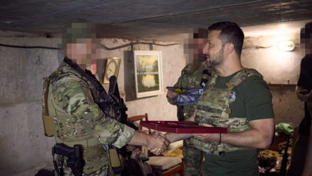 Zelensky visitó las posiciones de las Fuerzas de Operaciones Especiales cerca de Bakhmut