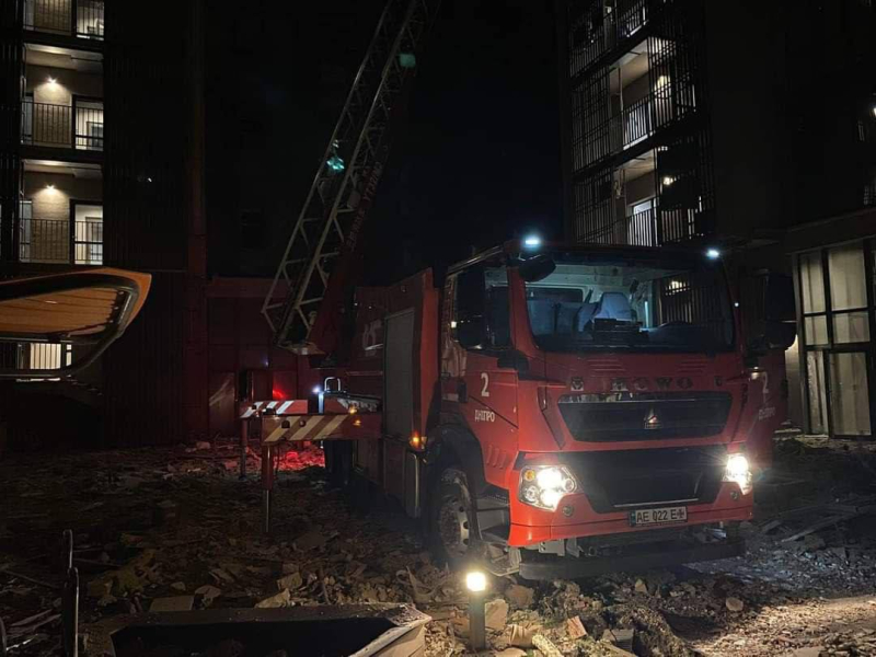 Rusia atacó un edificio alto en Dnipro con misiles, nueve heridos