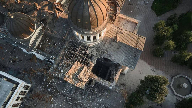 El misil perforó la Catedral Spaso-Preobrazhensky en Odessa hasta menos el primer piso. Los cimientos resultaron dañados