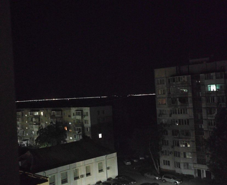 Hubo una "emergencia" en el puente de Crimea: los testigos escucharon explosiones, el tráfico estaba cerrado 