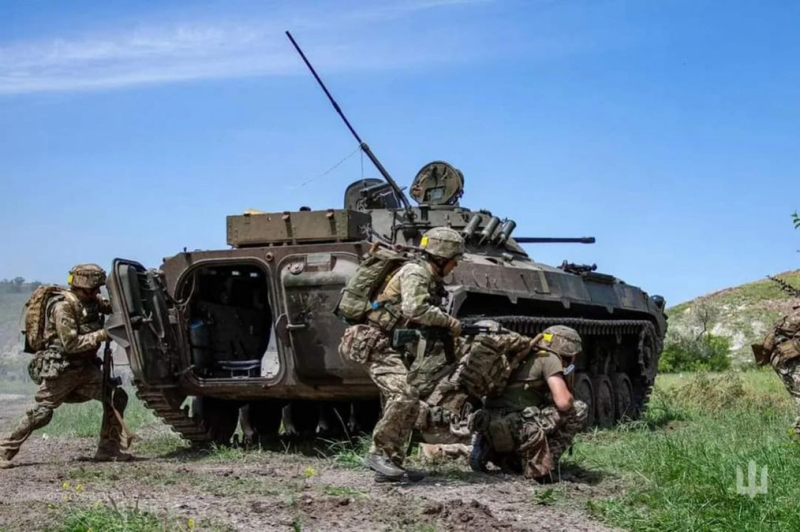 Las Fuerzas Armadas de Ucrania están fijas en las líneas en 2 direcciones y 