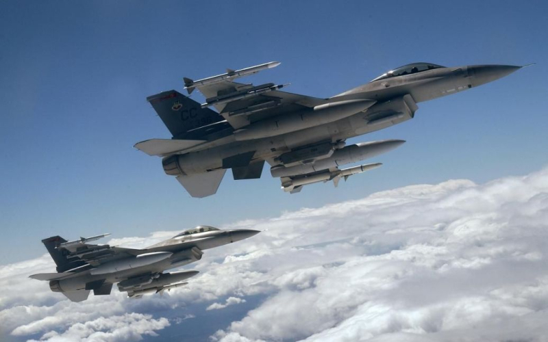 Los pilotos estadounidenses en Siria pierden la paciencia: los F-fighters 16 apuntaron a un avión ruso
