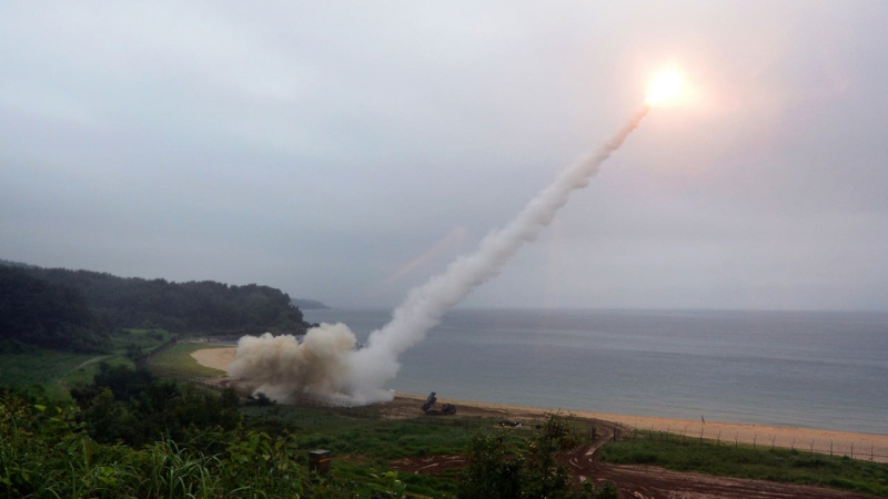 Capaz de destruir bases aéreas rusas: experto revela armas que Ucrania necesita