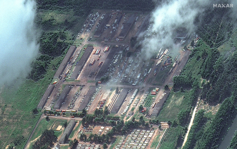 Lo que sucede en el territorio del enorme campamento PMC "V agner" en Bielorrusia (nuevas imágenes de satélite) )