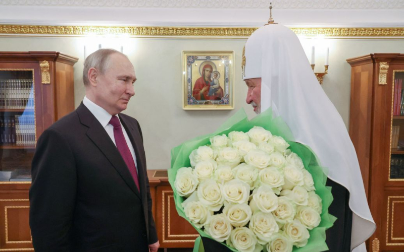 El jefe de la Iglesia Ortodoxa Rusa olvidó inesperadamente el nombre de Putin: se filmó un momento curioso