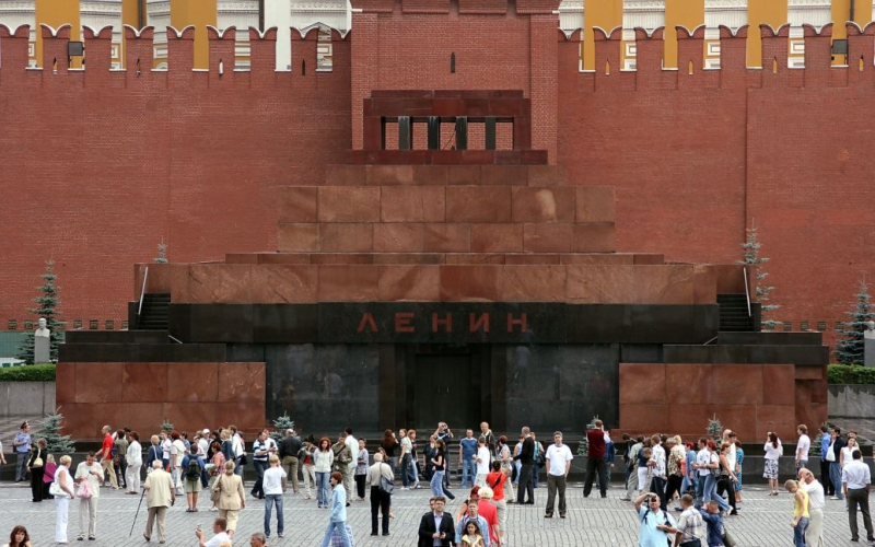 Un hombre arrojó un cóctel Molotov al mausoleo de Lenin en la víspera de su cumpleaños