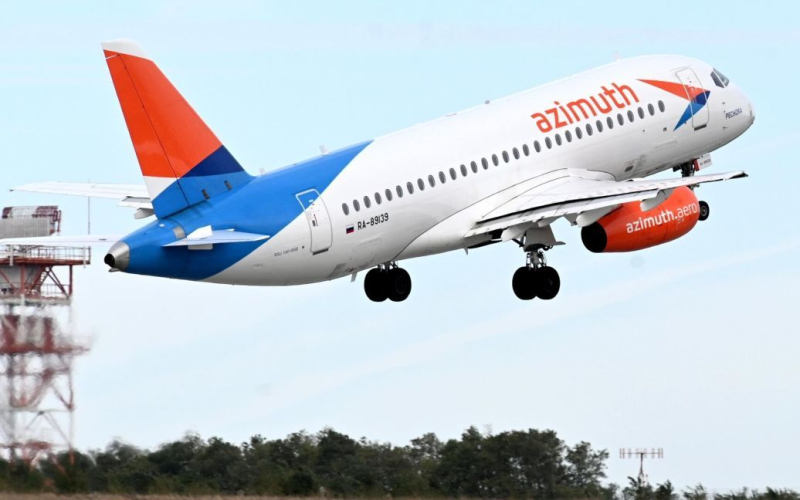 Se cayó la tapa del motor: ocurrió un accidente en un avión de pasajeros ruso (video)