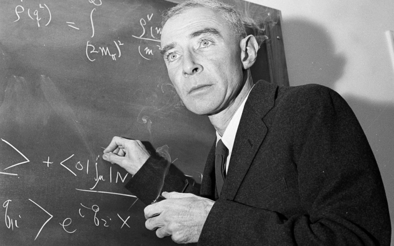 Robert Oppenheimer: Triunfo y tragedia del 