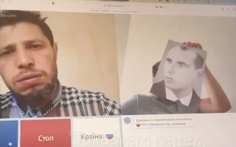 Ruso visto en la foto de Bandera "el joven Putin" – video épico