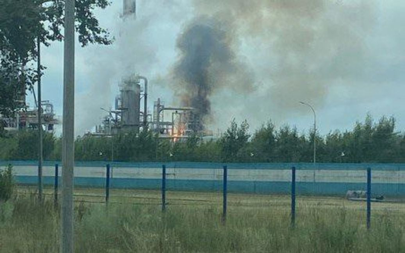 Trueno en Rusia explosión en una planta petroquímica – video