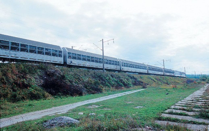 Coches con azufre se incendiaron en Rusia: un empleado ferroviario fue envenenado por los humos