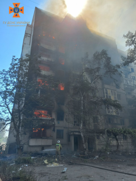 Los ocupantes bombardearon Orekhov, región de Zaporizhia: un edificio residencial de gran altura está bajo ataque nuevamente