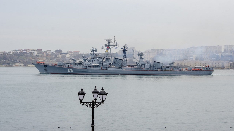 En el Mar Negro, la Federación Rusa mantiene un vehículo de lanzamiento con cuatro calibres