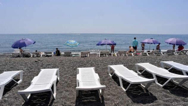 El número de turistas en la Crimea ocupada casi se redujo a la mitad en julio