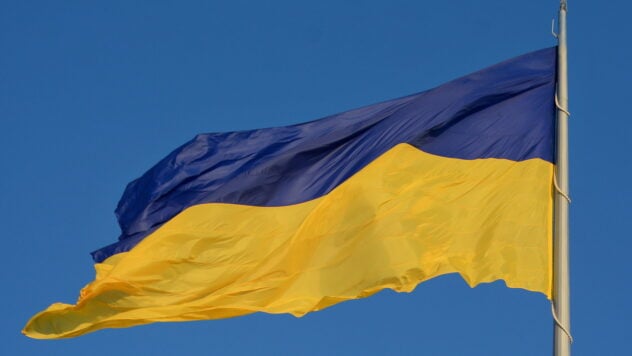 Para animar la ocupación: las Fuerzas Armadas de Ucrania izaron la bandera de Ucrania a la izquierda orilla de la región de Kherson