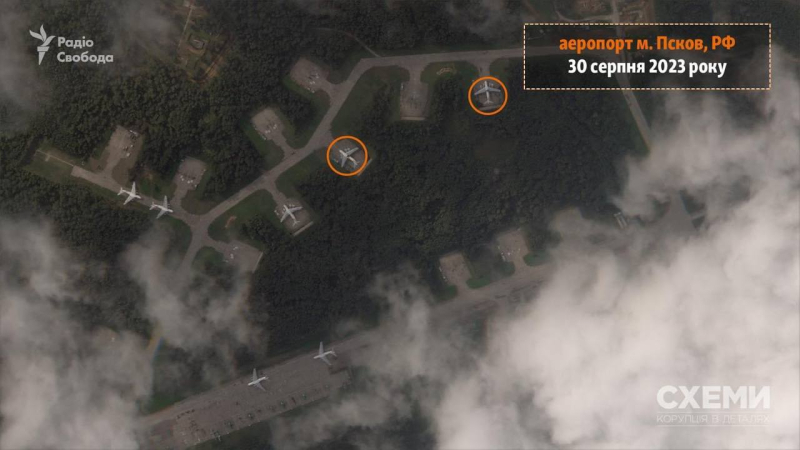 La superficie cerca de las alas está dañada: imágenes de satélite después del ataque con drones al aeródromo de Pskov