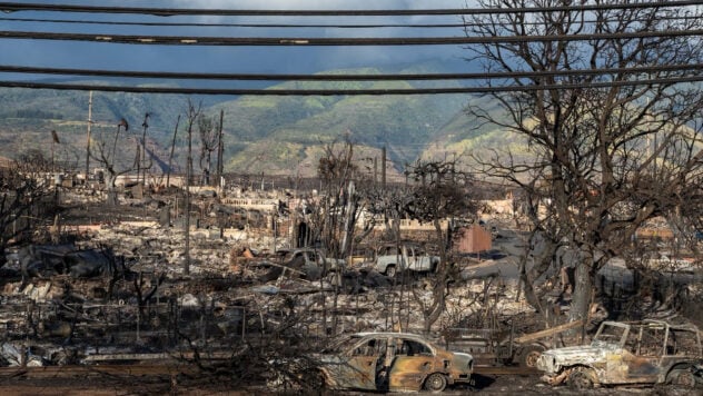 La histórica ciudad de Lahaina se quemó hasta los cimientos. El número de muertos en los incendios forestales de Hawái aumenta a 93