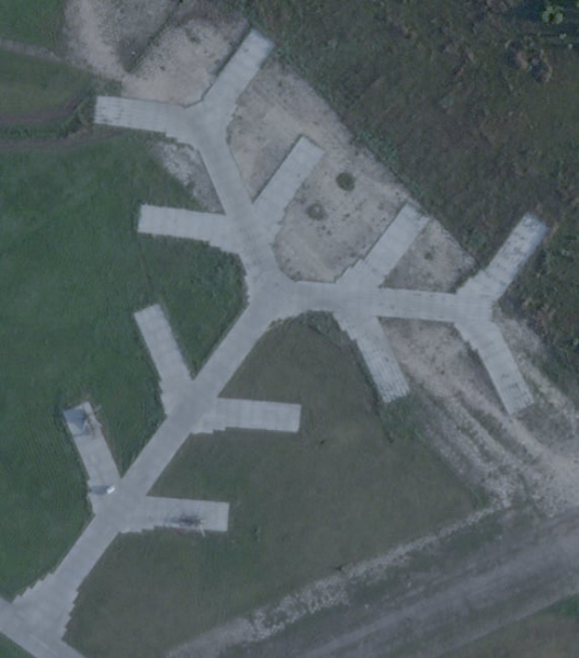 Se publicaron en línea imágenes de satélite del aeródromo de Kursk después del ataque