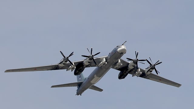 Puede transportar hasta seis misiles: lo que se sabe sobre el bombardero ruso Tu-95