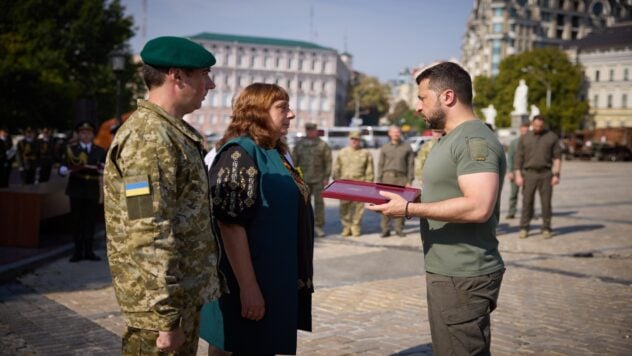 El silencio vale más que las palabras: Zelensky honró la memoria de los defensores de Ucrania