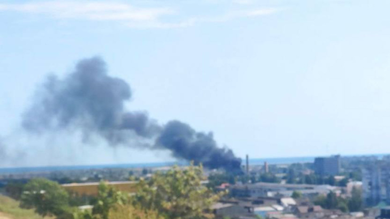 Había equipo enemigo en los talleres: una empresa está en llamas en la ocupada Berdyansk