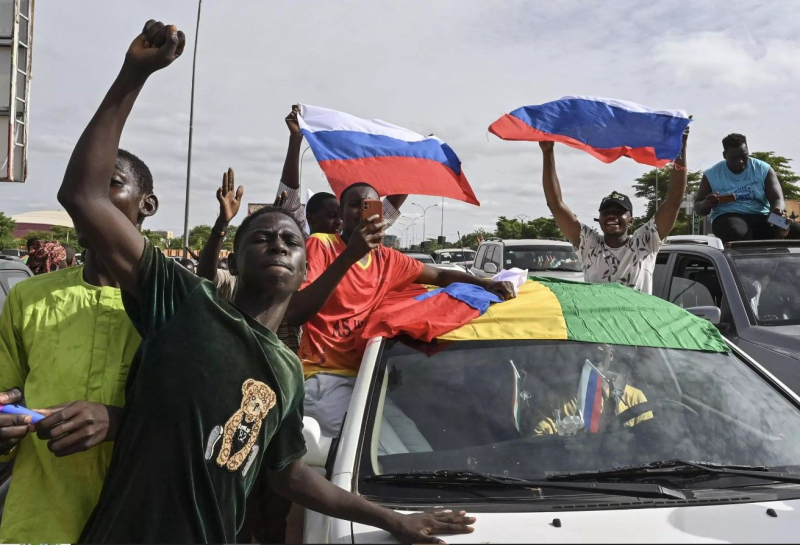 Prepárate para una intervención militar: la junta en Níger cerró el espacio aéreo del país