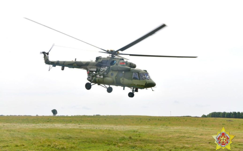 Bielorruso helicópteros en Polonia: funcionarios de seguridad se reunieron con pilotos en Machulishchi