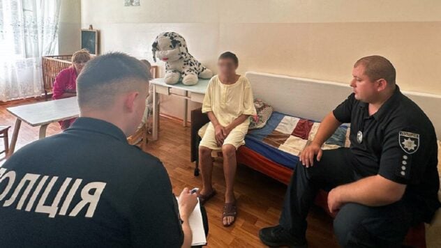 Cortar el cabello y golpear: en la región de Chernihiv, un hombre torturó a una mujer y niños por un semana debido a cuatro melocotones