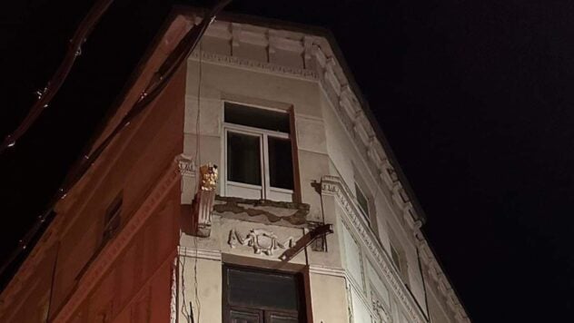 Balcón colapsado con un hombre en Lviv
