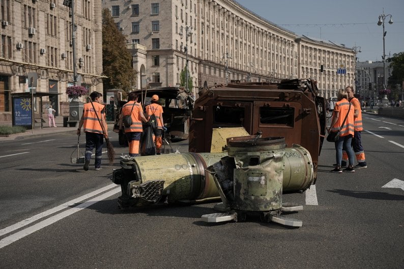 Tanques oxidados y restos de misiles: equipo militar ruso fue llevado a Khreschatyk el Día de la Independencia 