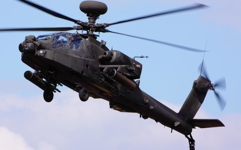 Polonia comprará US $12 mil millones en helicópteros y equipos Apache