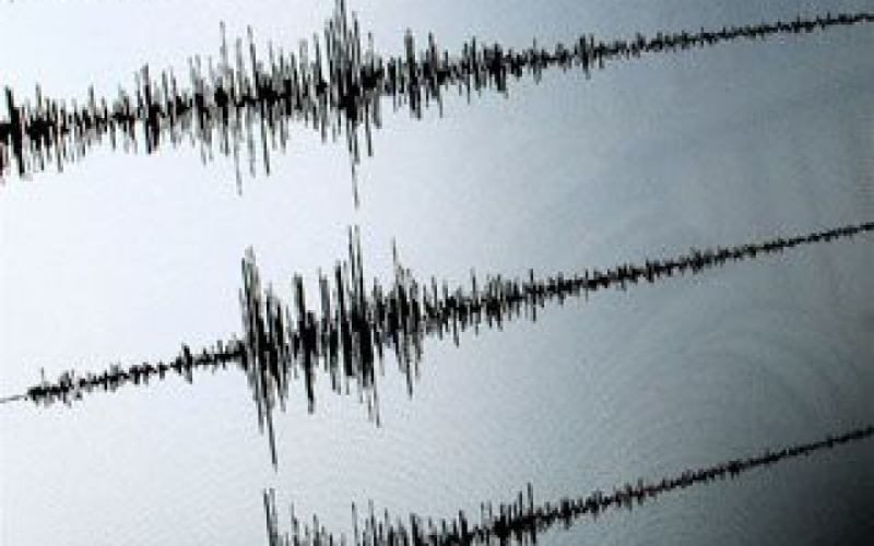 Fuerte terremoto en Turquía: gente asustada saltaba de los balcones