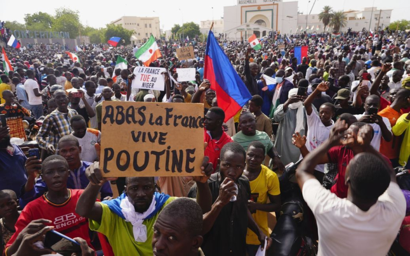 Los rebeldes han cerrado el espacio aéreo en Níger y se están preparando para una intervención extranjera