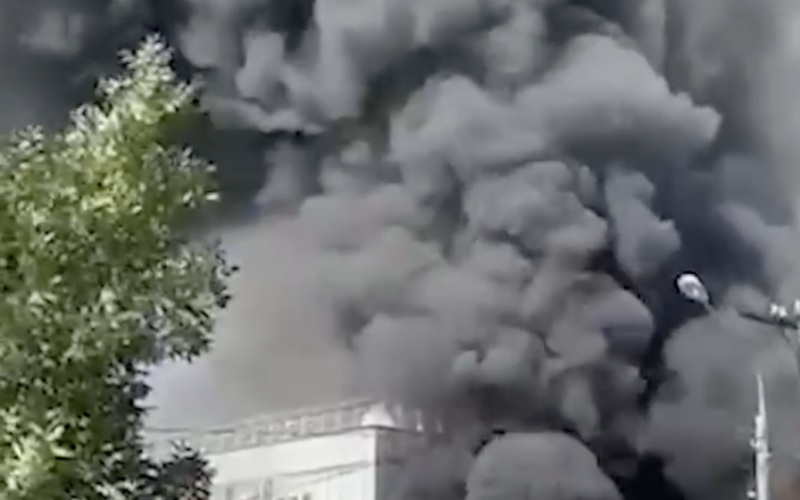Ocurrió en el poderoso incendio de la región de Moscú en la empresa - video