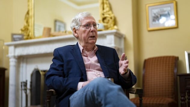 El Senado adoptará un paquete de ayuda financiera para Ucrania a finales de septiembre - Mitch McConnell