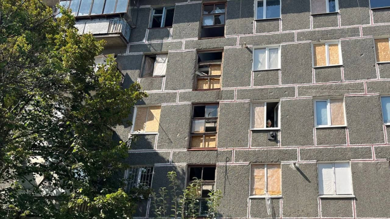 Tres heridos, casas dañadas: la Federación Rusa disparó contra Nikopol con MLRS y artillería