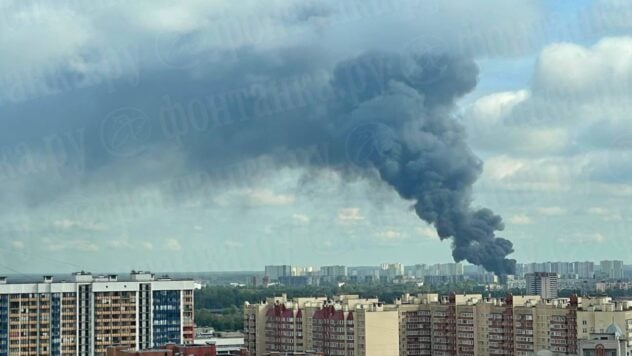 Un humo negro cubre San Petersburgo: los testigos escucharon explosiones, el parque de tanques está en llamas