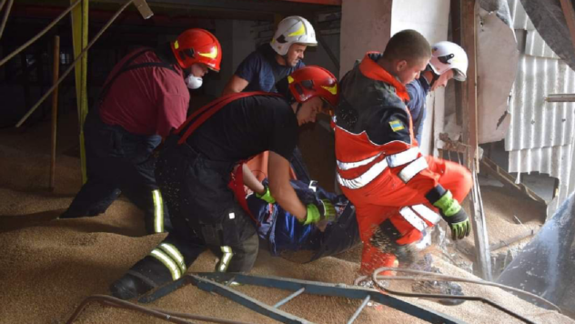 En Chernigov, tres trabajadores agrícolas quedaron cubiertos de grano: murieron