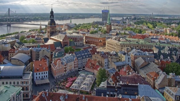 No fueron controlados por el Servicio de Seguridad. Letonia negó el permiso de residencia a más de 80 rusos