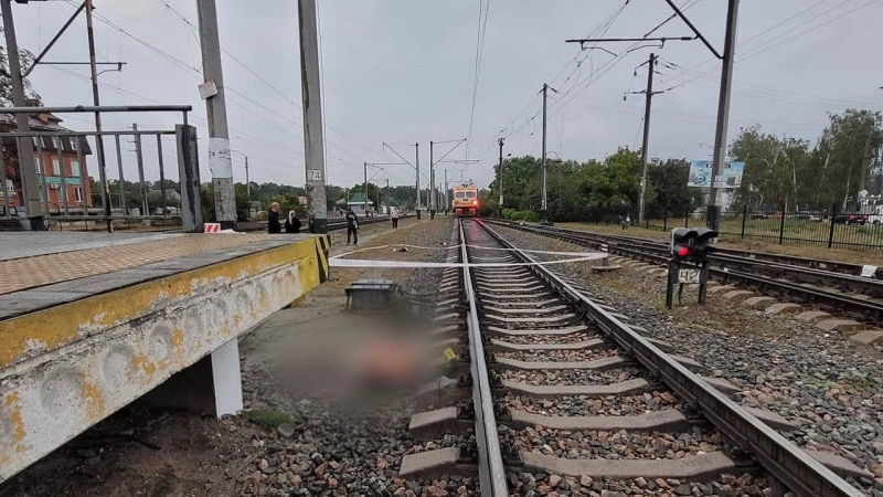 En Bucha, una joven de 17 años murió bajo las ruedas de un tren eléctrico