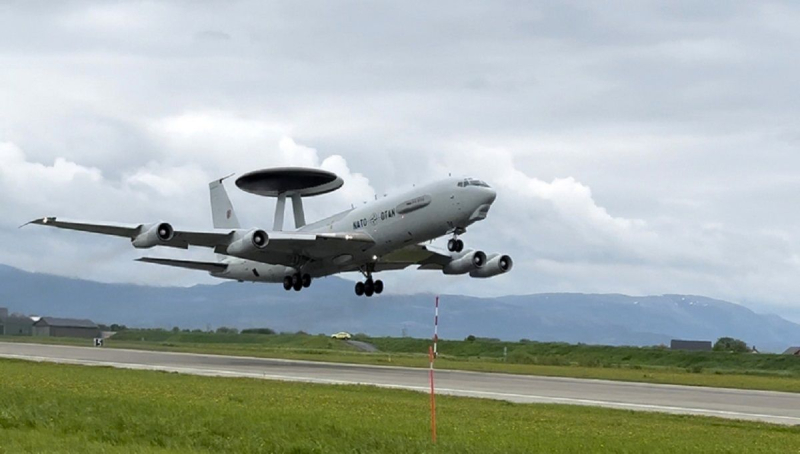 La OTAN envía aviones de reconocimiento a Lituania para monitorear a las tropas rusas