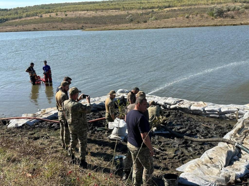 Restos de cohete encontrados en un lago en Moldavia: especialistas están trabajando en site