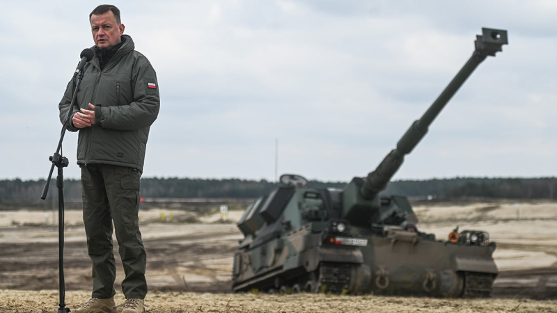 Polonia quiere crear las fuerzas terrestres más fuertes de Europa para 2025, ministro