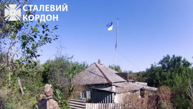 Combatientes de la Guardia Ofensiva izaron banderas ucranianas en las aldeas de Stroevka y Topolya, en la frontera con Rusia