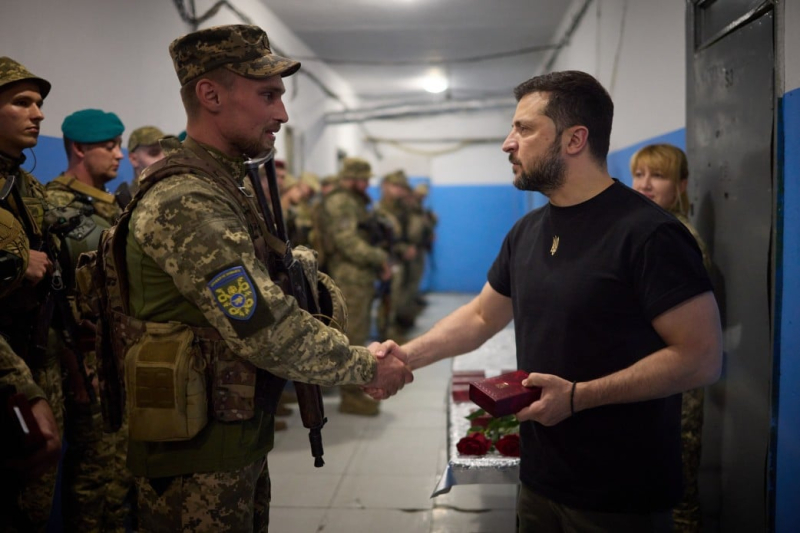 Zelensky visitó ocho brigadas de combate en la región de Donetsk